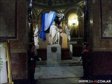 General José de San Martín, La Catedral Metropolitana