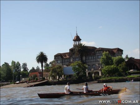 En bote por Tigre y delta del Paraná