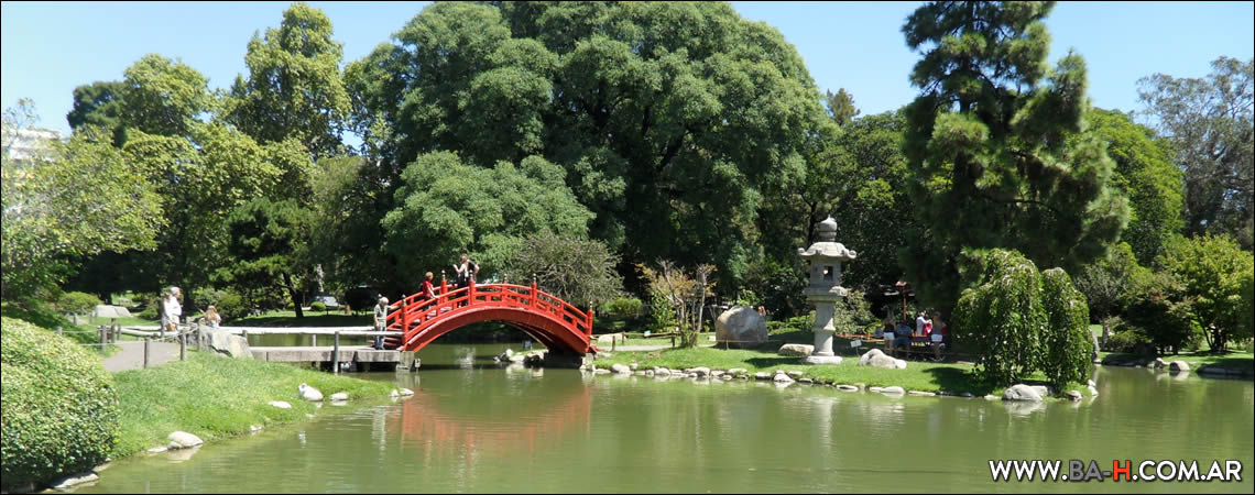 Puente Rojo del Jardín Japonés