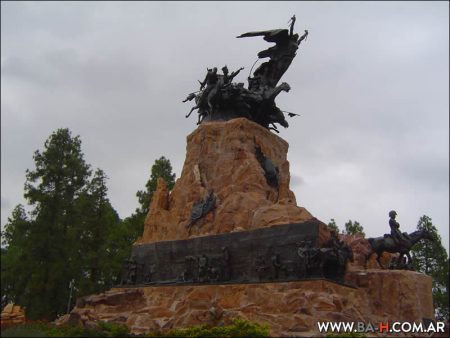 Mendoza Cerro de la Gloria, turismo en Argentina