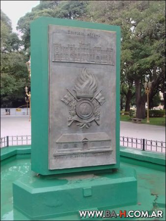 Monumento escudo General San Martín