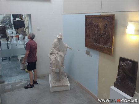 Esculturas en el Museo Luis Perlotti