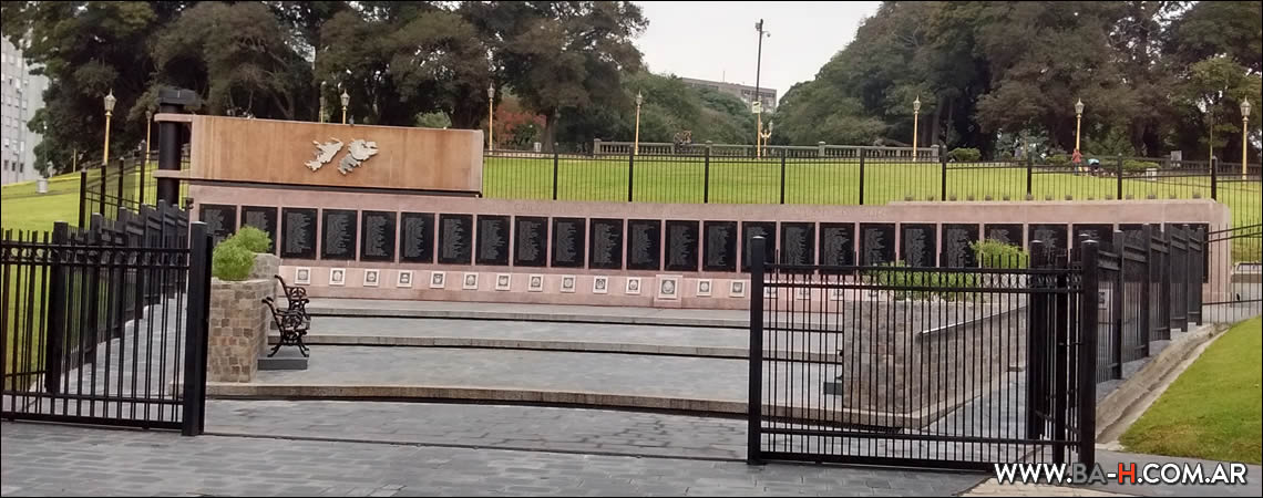 Cenotafio a los Caídos en Malvinas en la Plaza San Martín