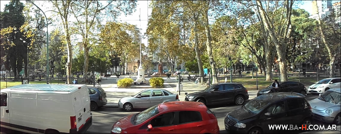 Recorrido a pie por Belgrano Plaza Manuel Belgrano