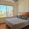 Dormitorio con cama matrimonial del departamento en Av. Del Libertador y Mendoza amoblado y luminoso para alquiler temporario
