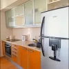 Cocina equipada con heladera, cocina eléctrica, pava
