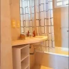 Baño con ducha del Departamento en Av. Del Libertador y Mendoza